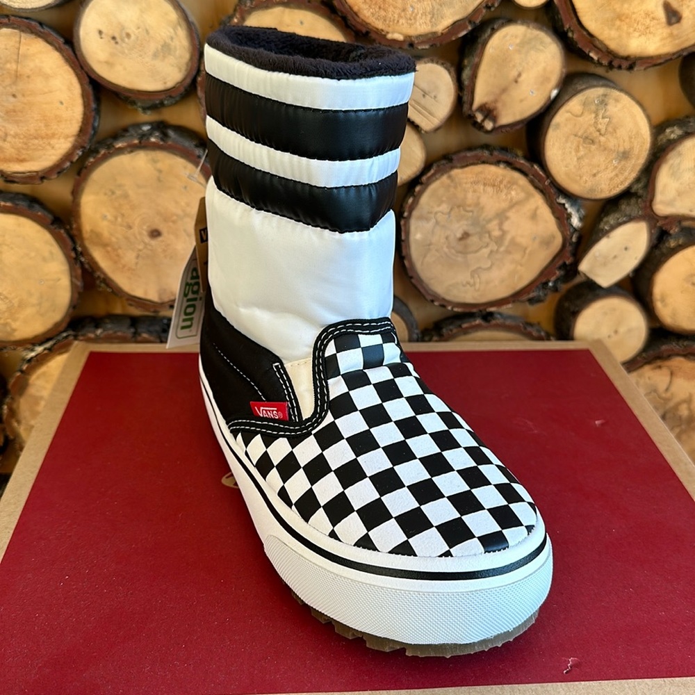 NWT slip on vansgaurd boot
